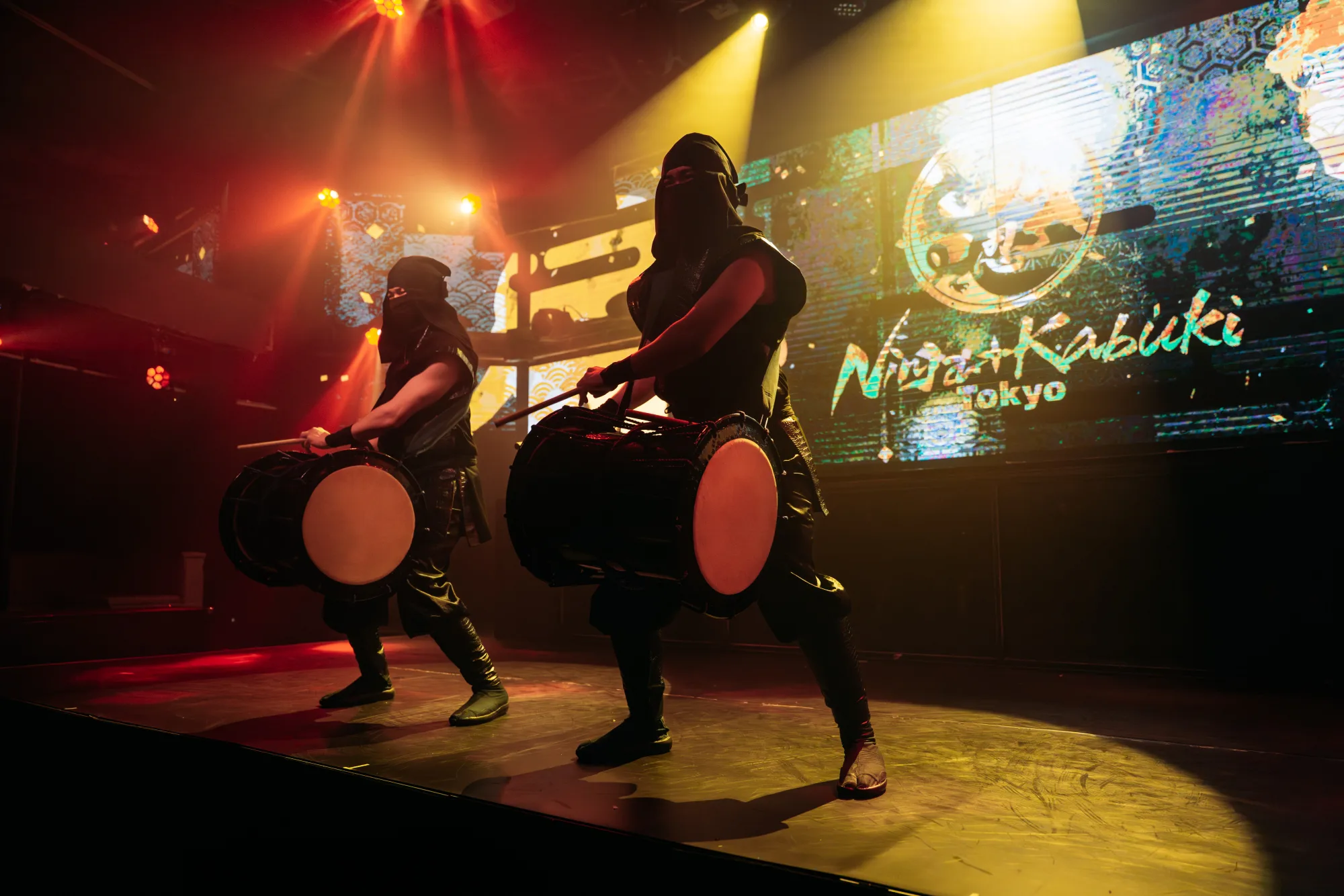 Live wadaiko taiko drums opening the Tokyo ninja show