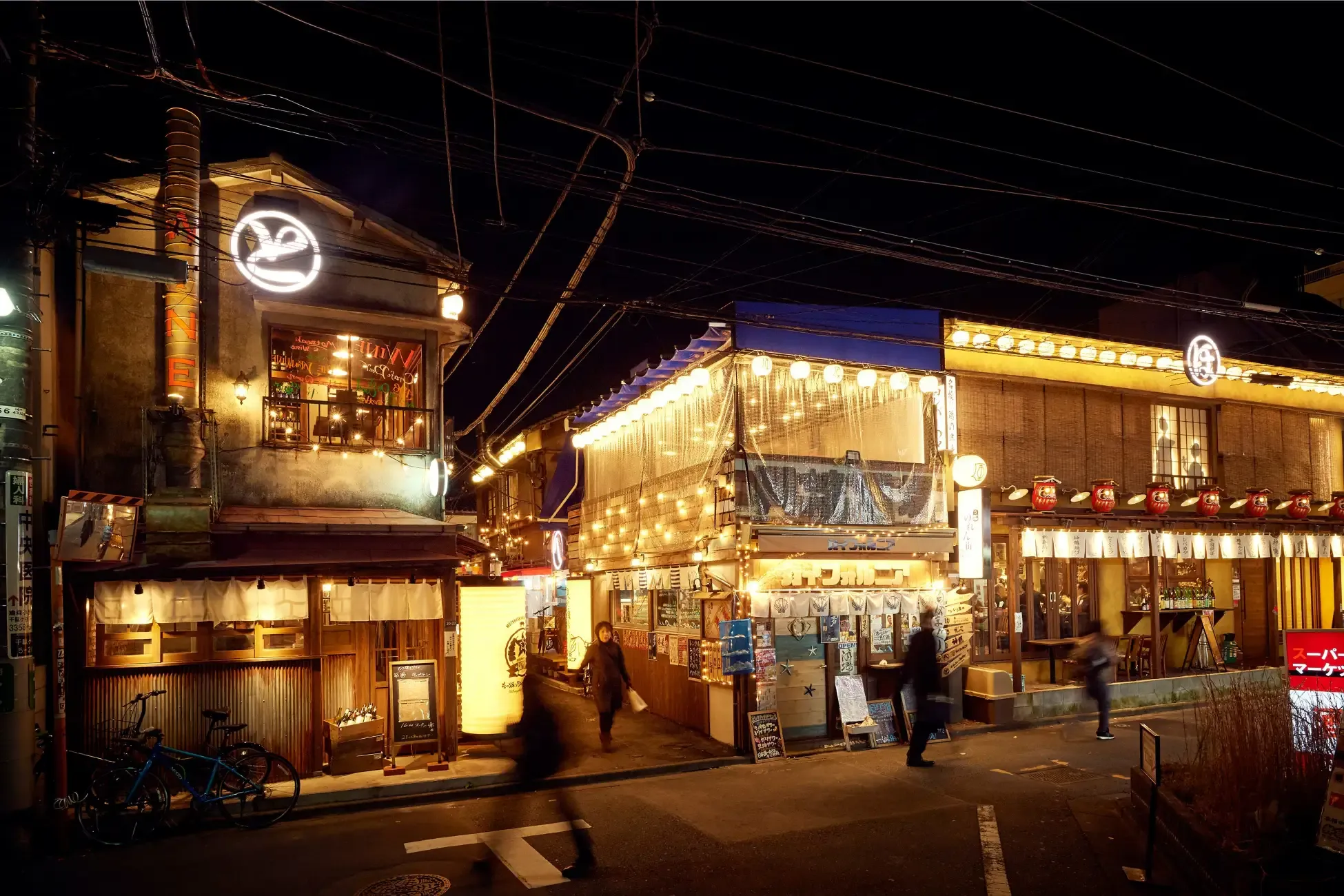 Nostalgic lantern-lit alley of Hobo Shinjuku Norengai at night