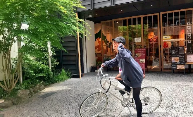 Traveler with a rental bike outside INBOUND LEAGUE